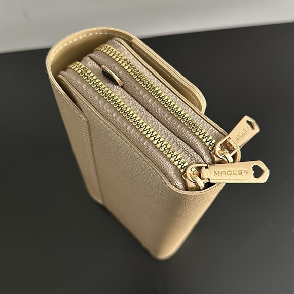 Champagne Clutch - Picture 5 of 6